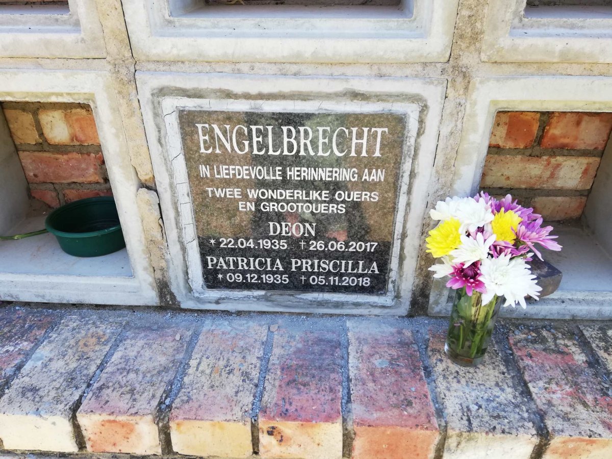 ENGELBRECHT Deon 1935-2017 &amp; Patricia Priscilla 1935-2018