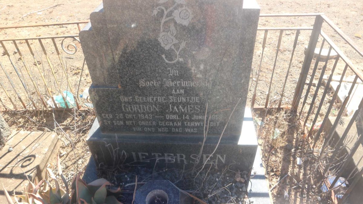 PIETERSEN Gordon James 1943-1958