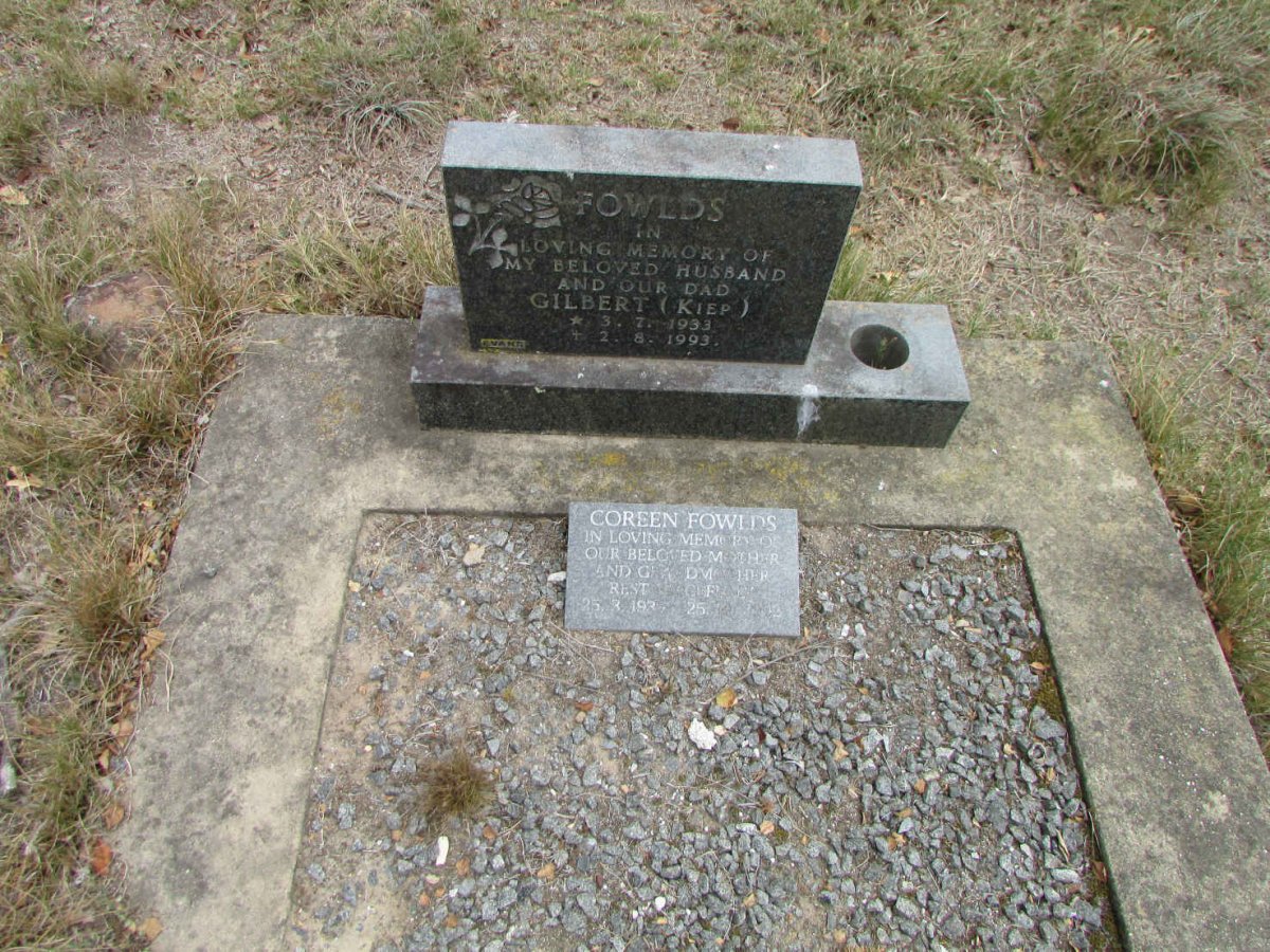 FOWLDS Gilbert 1933-1993 &amp; Coreen 1939-2002