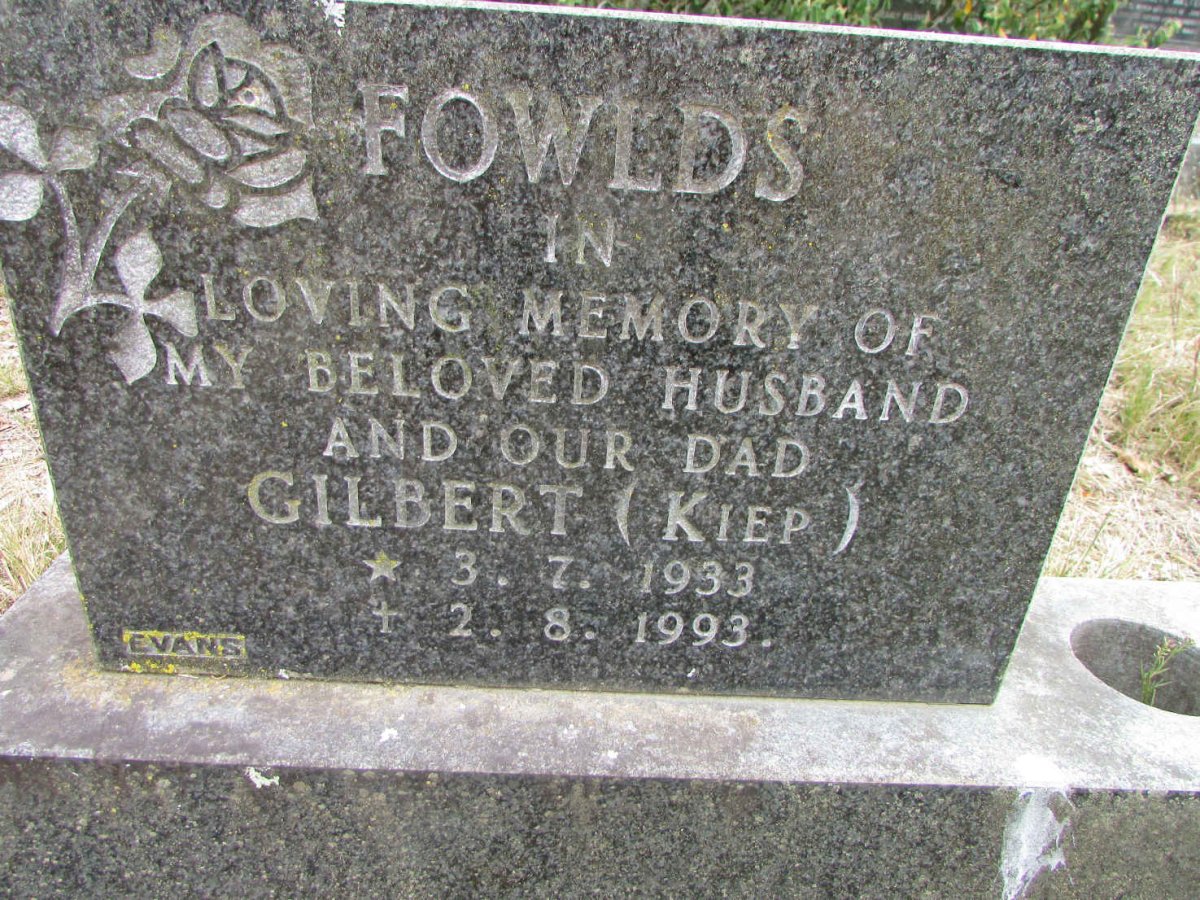 FOWLDS Gilbert 1933-1993 &amp; Coreen 1939-2002
