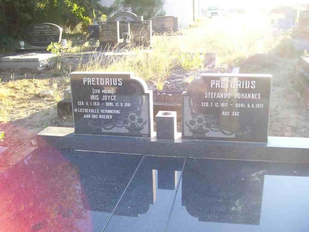 PRETORIUS Stefanus Johannes 1917-1973 &amp; Iris Joyce MILNS 1931-1981