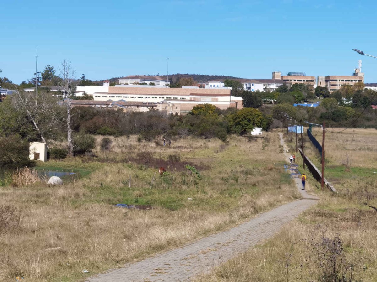 1. Fort Hare in the background