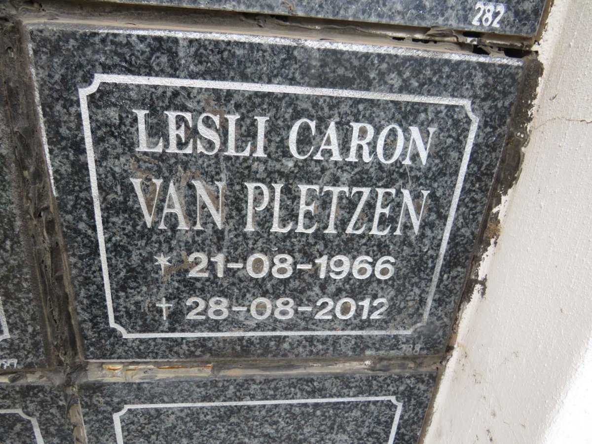 PLETZEN Lesli Caron, van 1966-2012