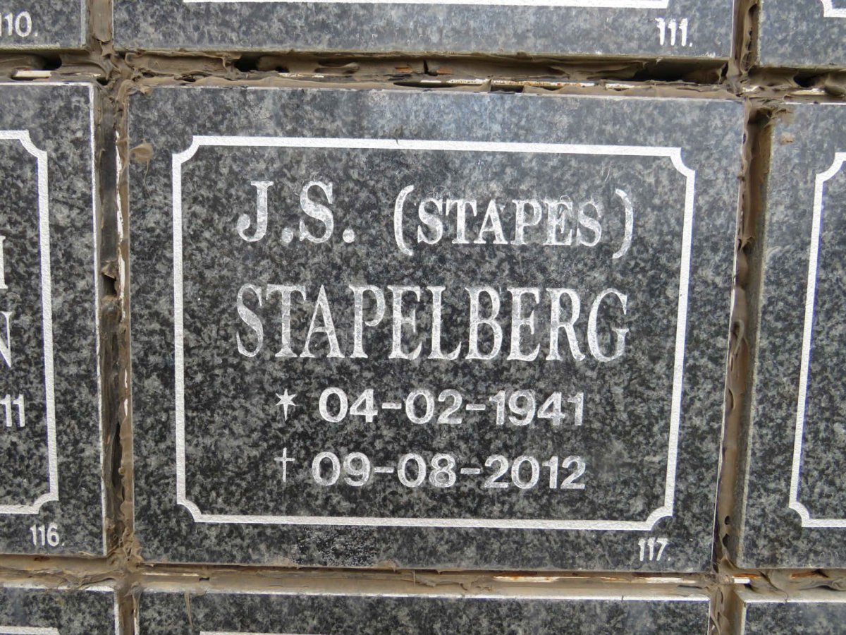 STAPELBERG J.S. 1941-2012