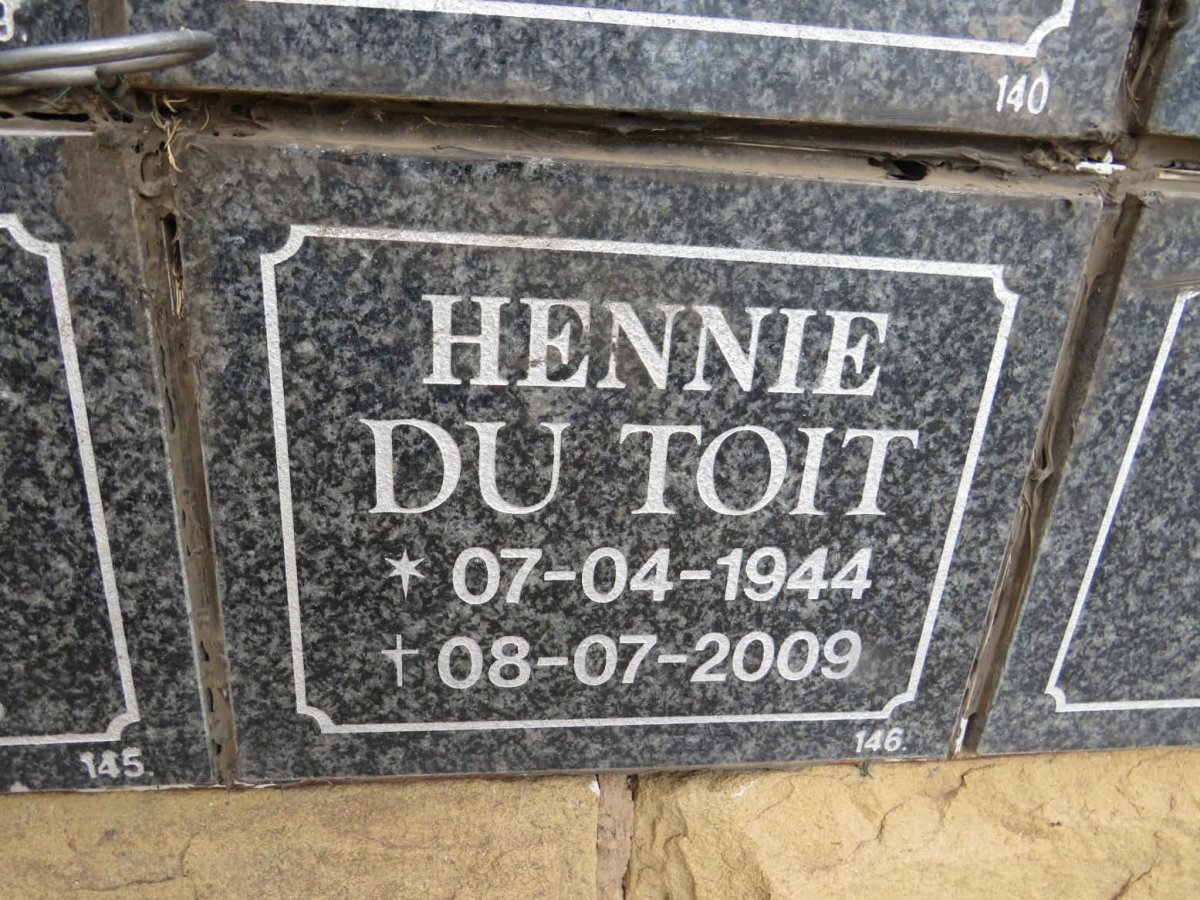 TOIT Hennie, du 1944-2009