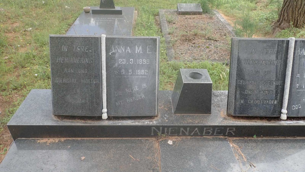 NIENABER Barend J.P. 1897-1979 &amp; Anna M.E. 1899-1982