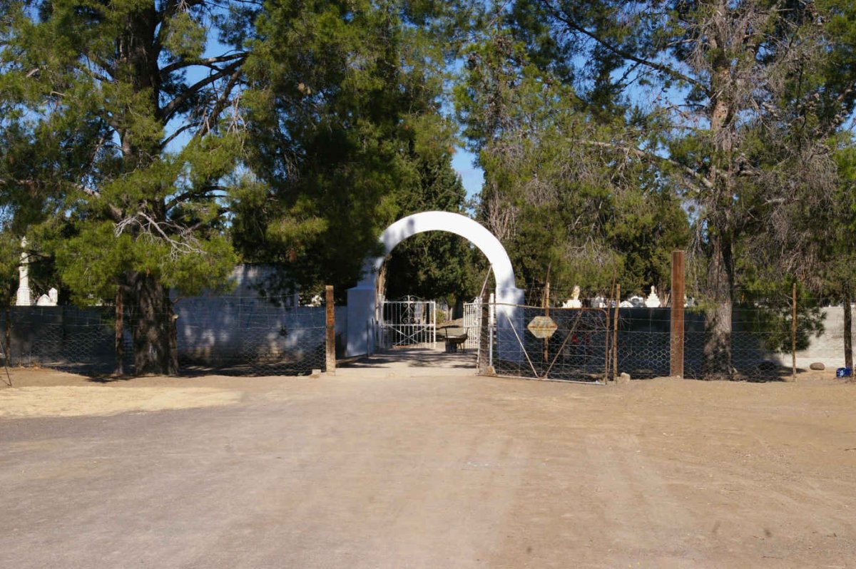 1. Cemetery entrance / Begraafplaas ingang  