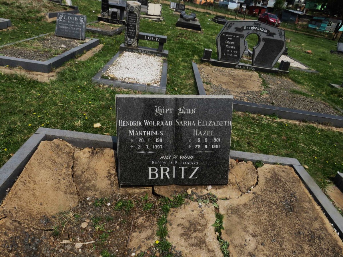 BRITZ Hendrik Wolraad Marthinus 1911-1997 &amp; Sarha Elizabeth Hazel 1901-1981
