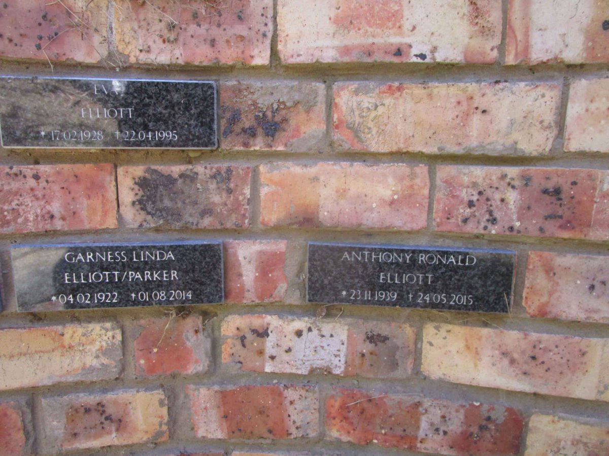 PARKER Garness Linda, ELLIOTT 1922-2014 :: ELLIOTT Anthony Ronald 1939-2015