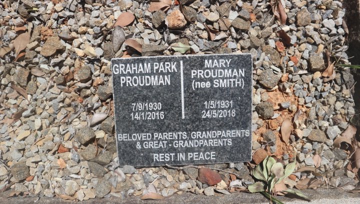 PROUDMAN Graham Park 1930-2016 &amp; Mary SMITH 1931-2018
