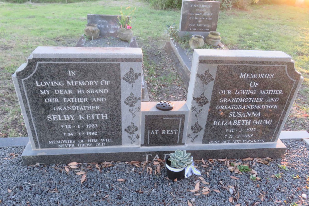 TARR Selby Keith 1923-1982 &amp; Susanna Elizabeth 1925-2015