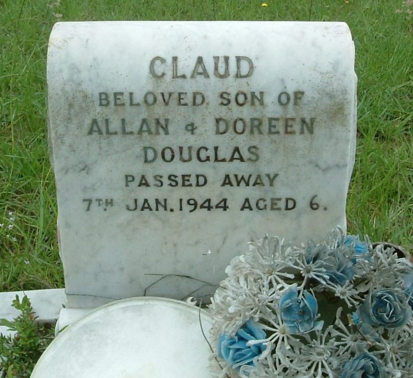 DOUGLAS Claud -1944