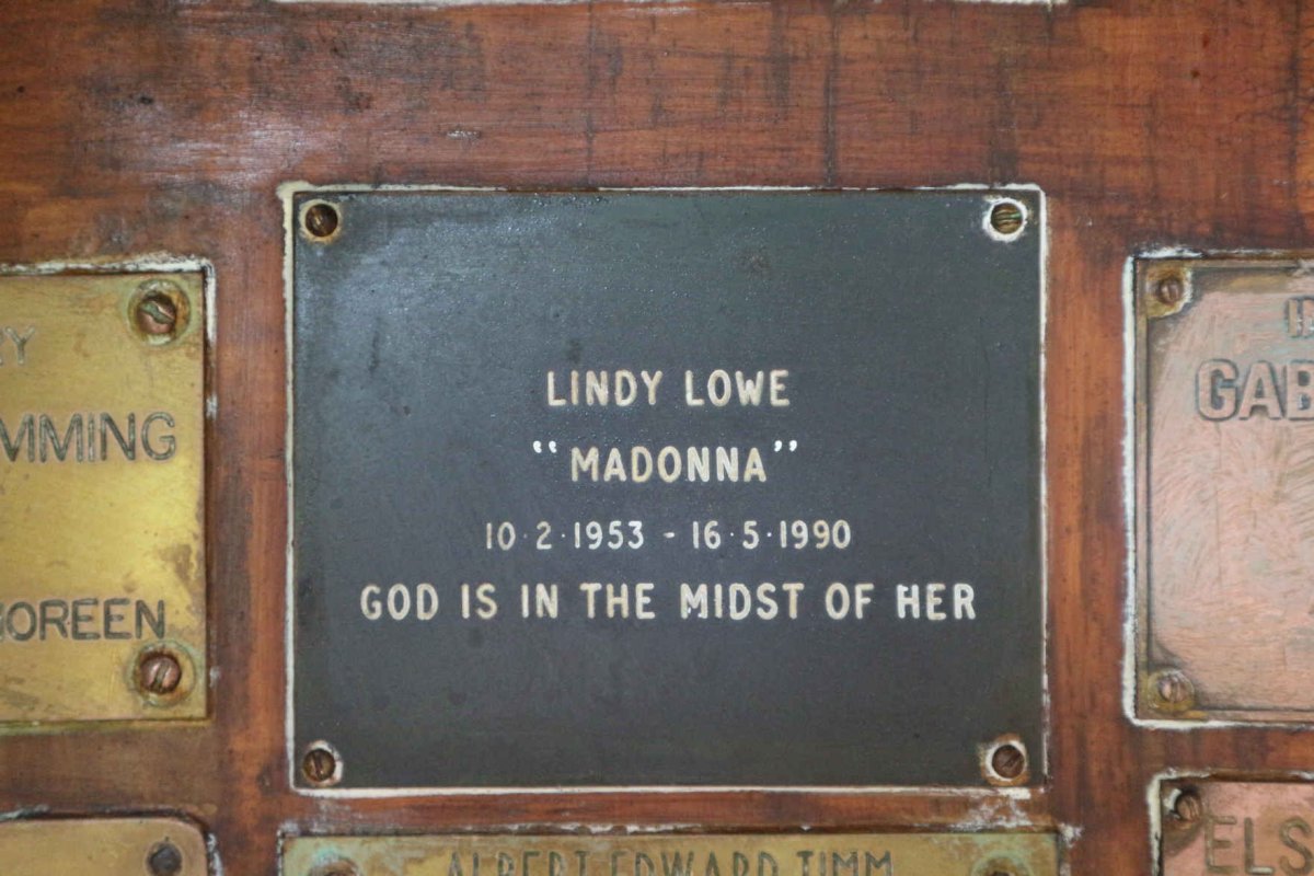 LOWE Lindy 1953-1990