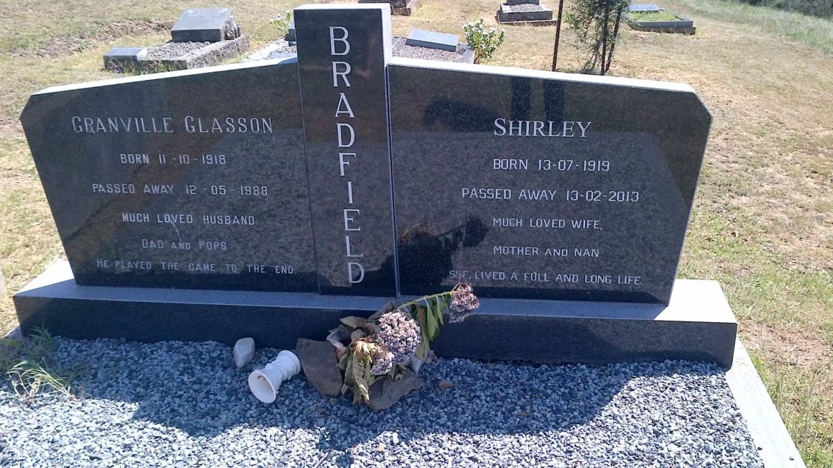 BRADFIELD Granville Glasson 1918-1988 &amp; Shirley 1919-2013