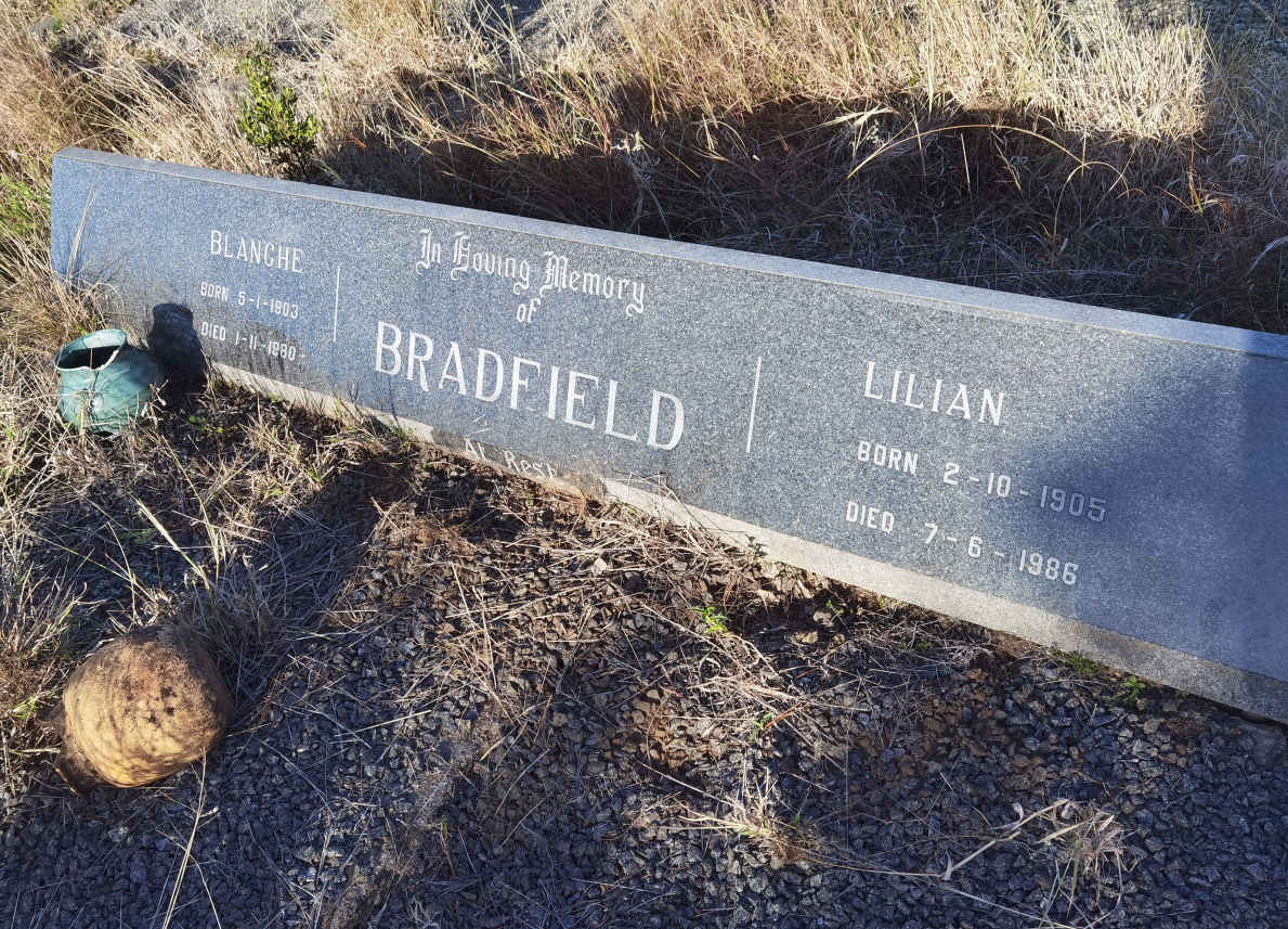 BRADFIELD Blanche 1903-1980 :: BRADFIELD Lilian 1905-1986