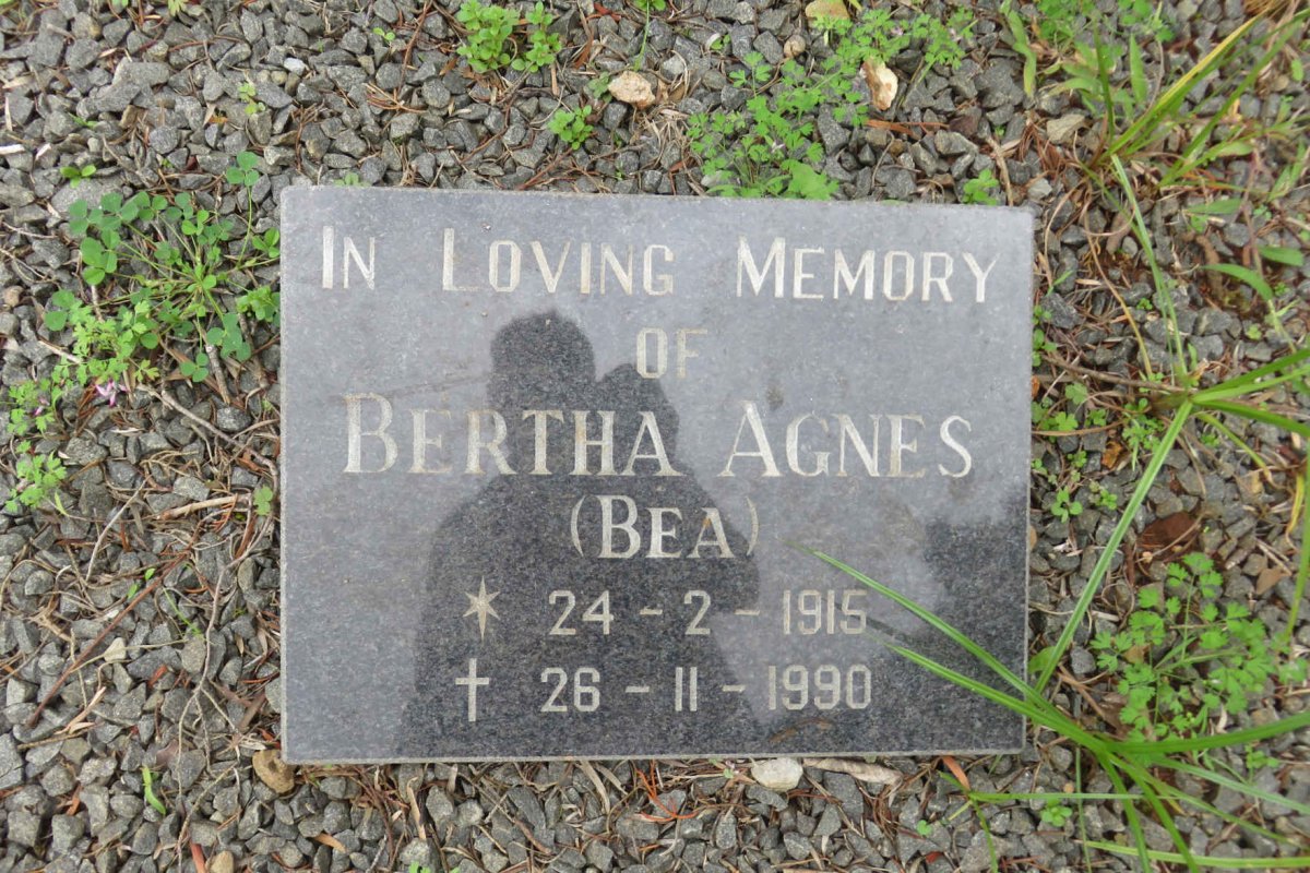 GRADWELL Robert 1915-1961 &amp; Bertha Agnes 1915-1990