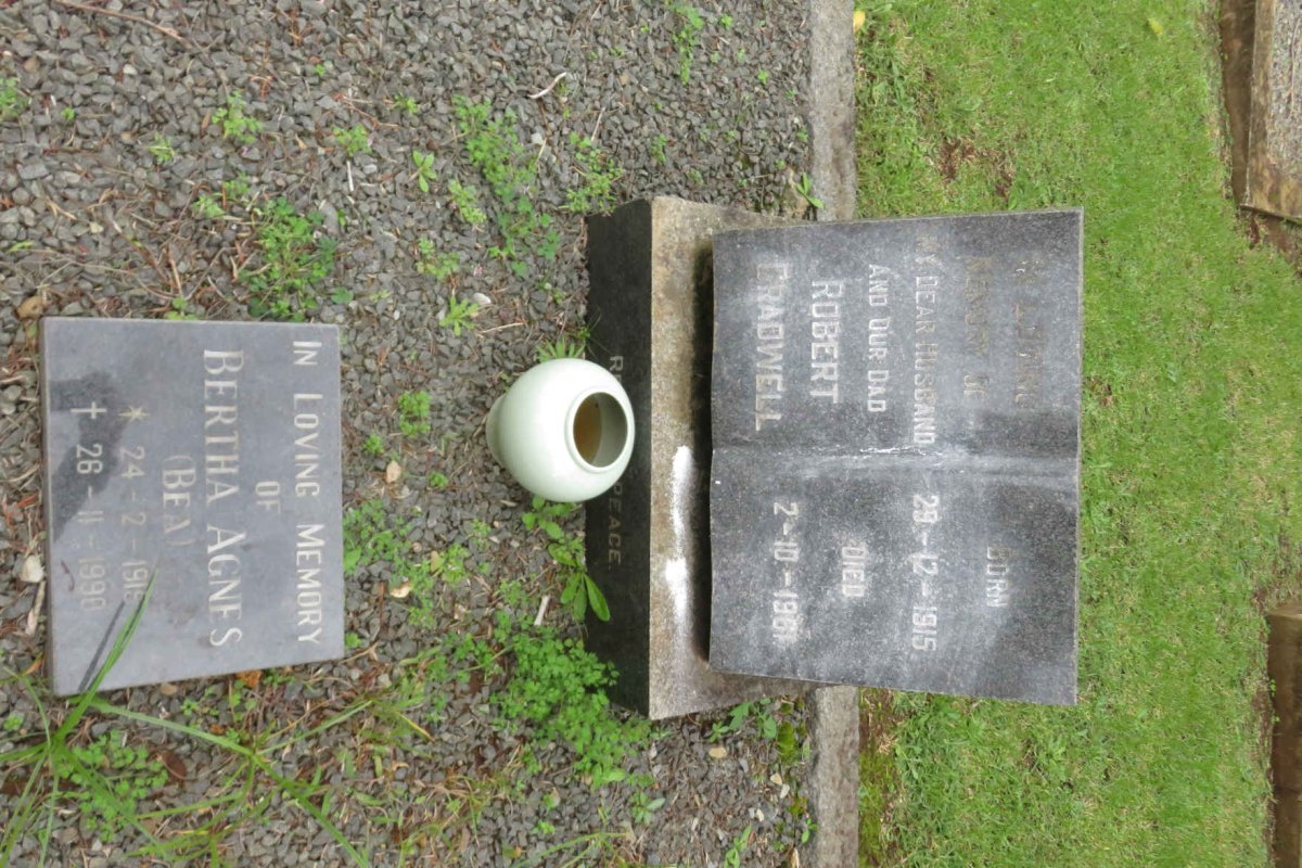 GRADWELL Robert 1915-1961 &amp; Bertha Agnes 1915-1990