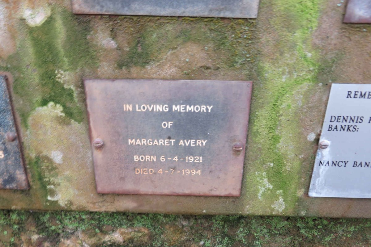 AVERY Margaret 1921-1994