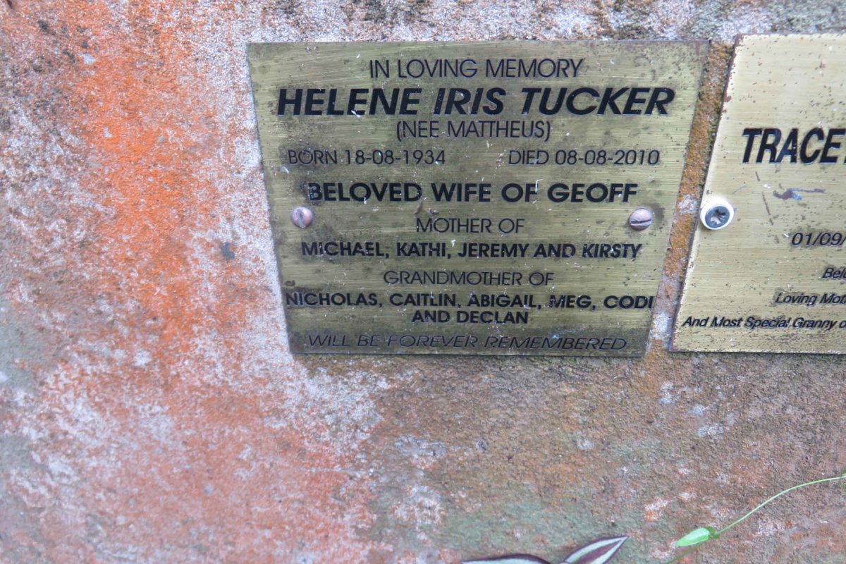 TUCKER Helene Iris nee MATTHEUS 1934-2010