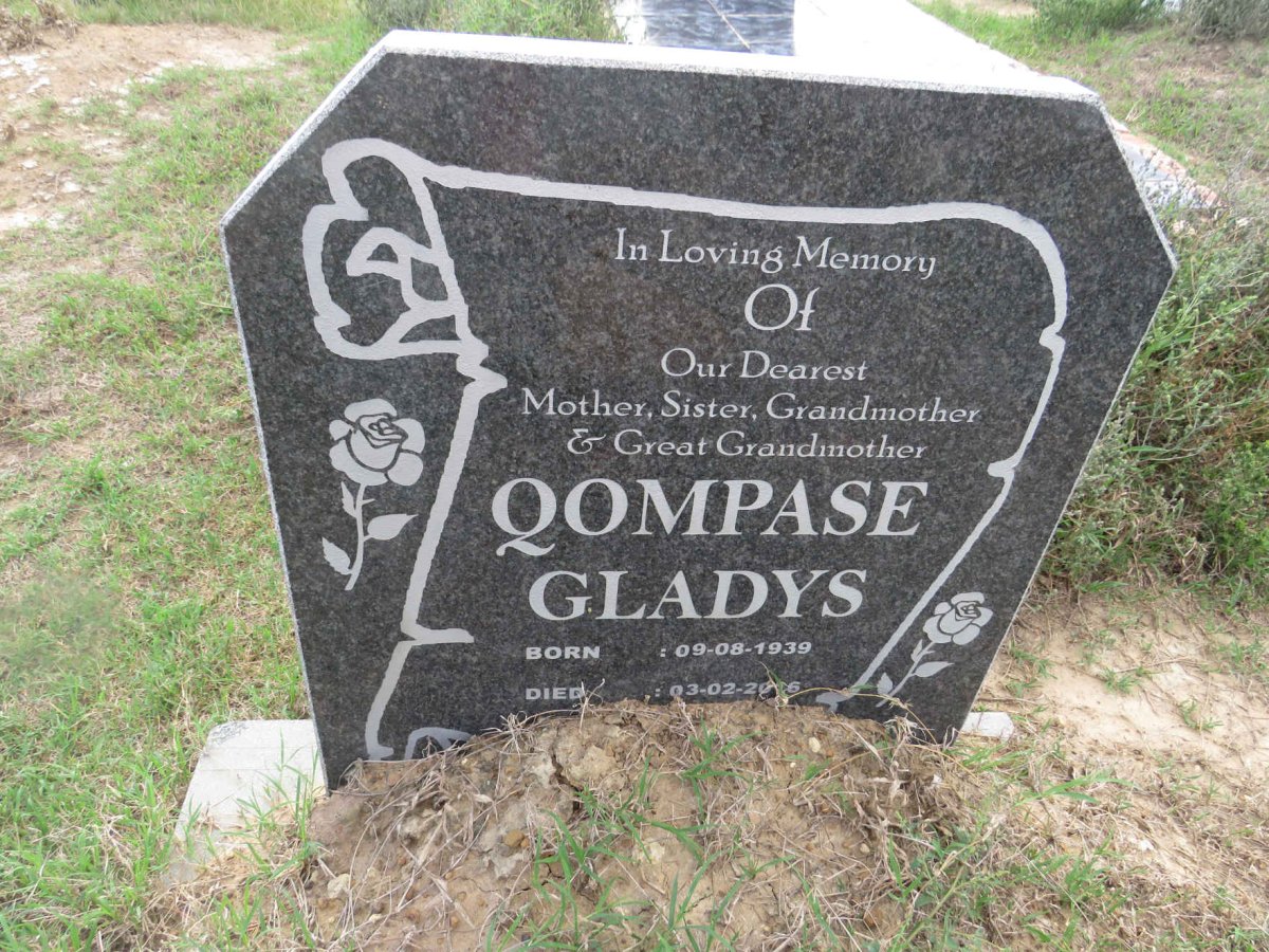 QOMPASE Gladys 1939-2016