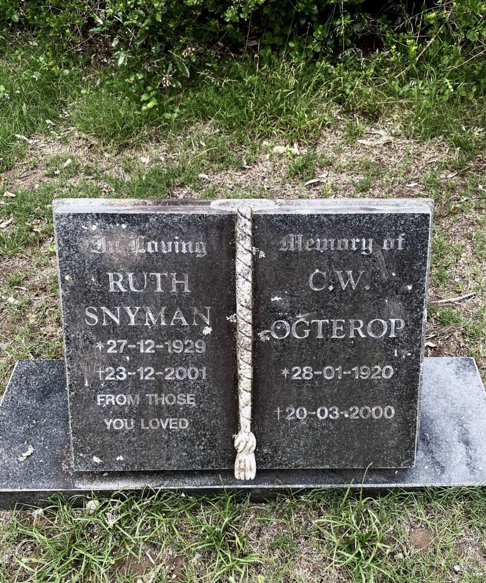 OGTEROP C.W. 1920-2000 :: SNYMAN Ruth 1929-2001