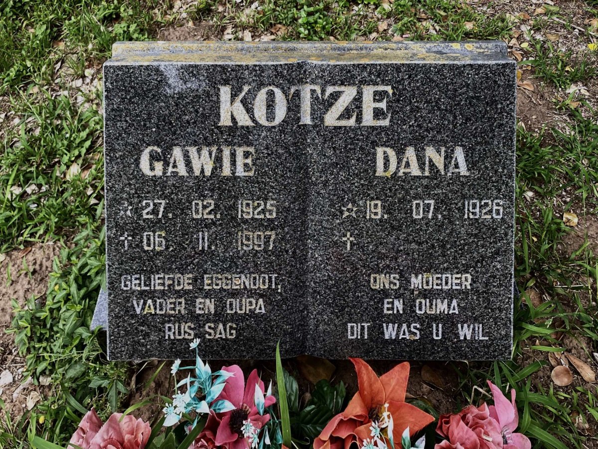 KOTZE Gawie 1925-1997 &amp; Dana 1926-