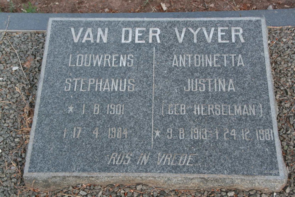 VYVER Louwrens Stephanus, van der 1901-1984 &amp; Antoinetta Justina HERSELMAN 1913-1981