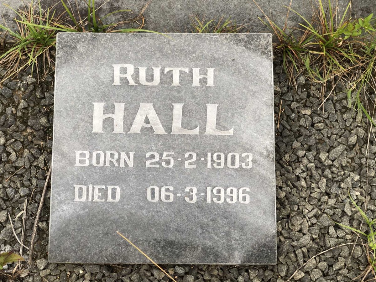 HALL Ruth 1903-1996