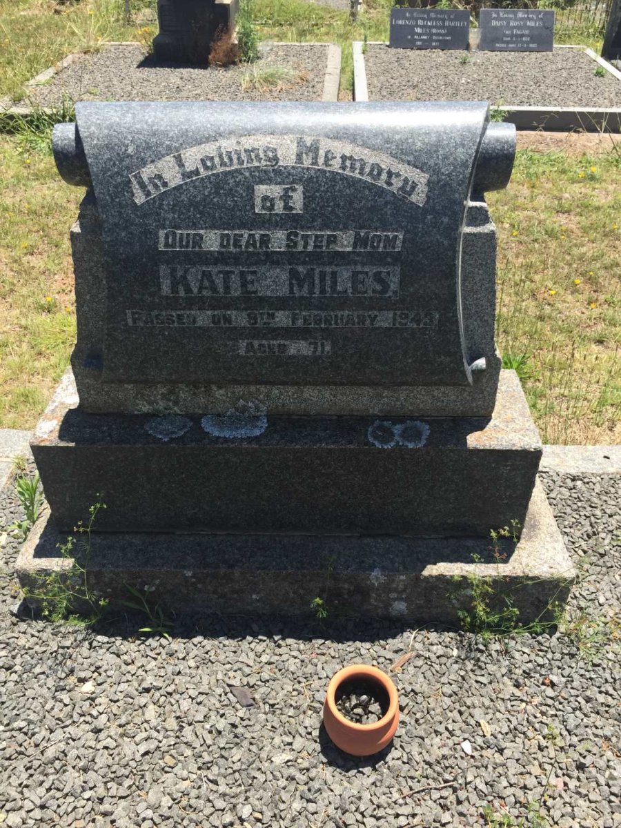 MILES Kate  -1943
