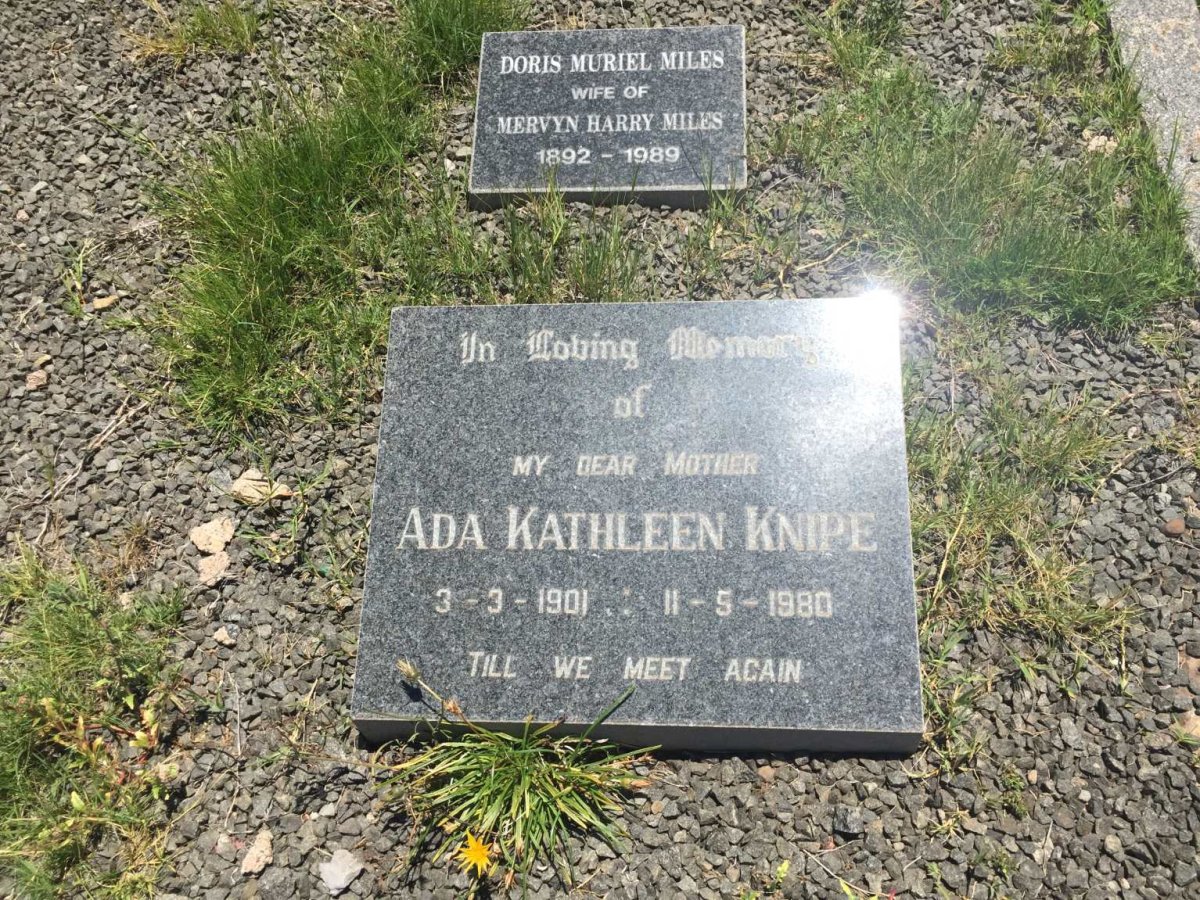 KNIPE Ada Kathleen 1901-1980 :: MILES Doris Muriel 1892-1989
