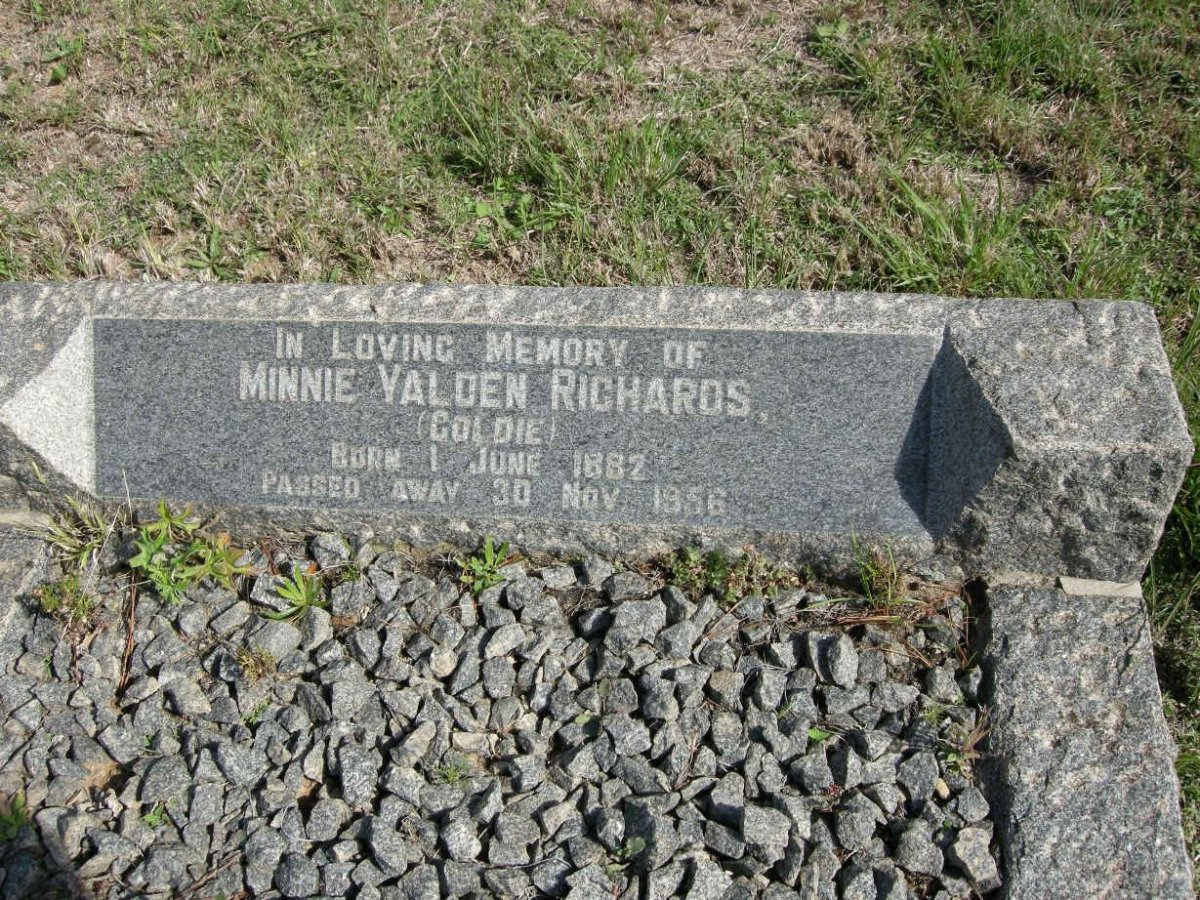 RICHARDS Minnie Yalden 1882-1956