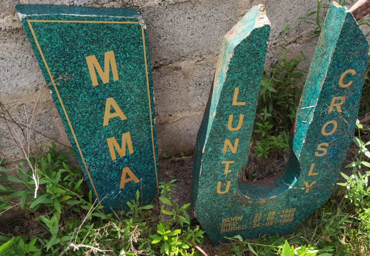 MAMA Luntu Crosly 1960-1988