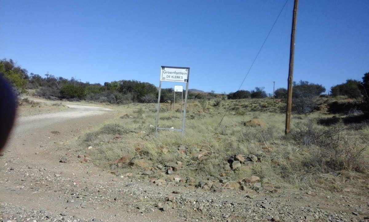 1. Farm entrance / Plaasingang