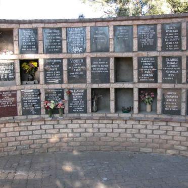 1. Memorial Wall / Gedenkmuur