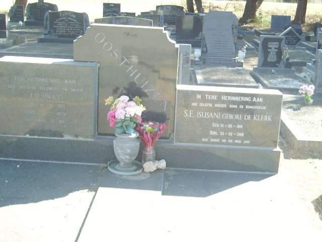 OOSTHUIZEN J.H. 1921-1972 &amp; S.E. Susan DE KLERK 191?-2018