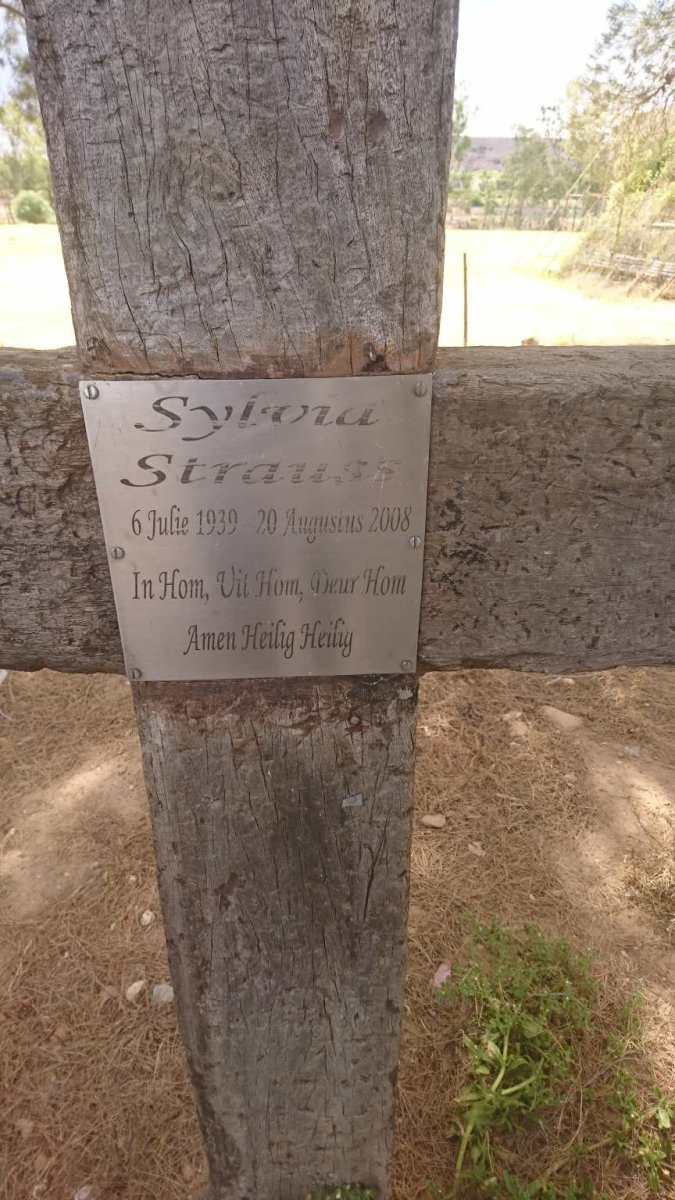 STRAUSS Sylvia 1939-2008