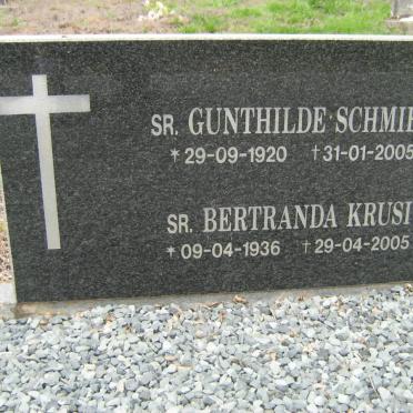SCHMIEG Gunthilde 1920-2005 :: KRUSI Bertranda 1936-2005