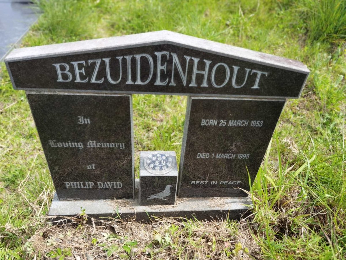 BEZUIDENHOUT Philip David 1953-1995