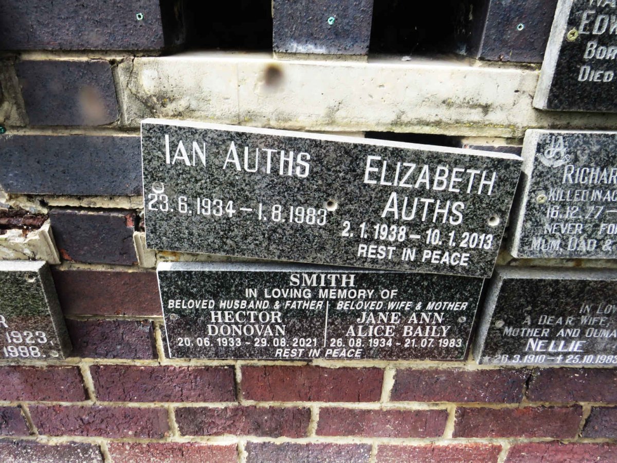 AUTHS Ian 1934-1983 &amp; Elizabeth 1938-2013