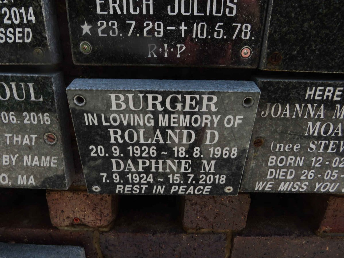 BURGER Roland D. 1926-1968 &amp; Daphne M. 1924-2018