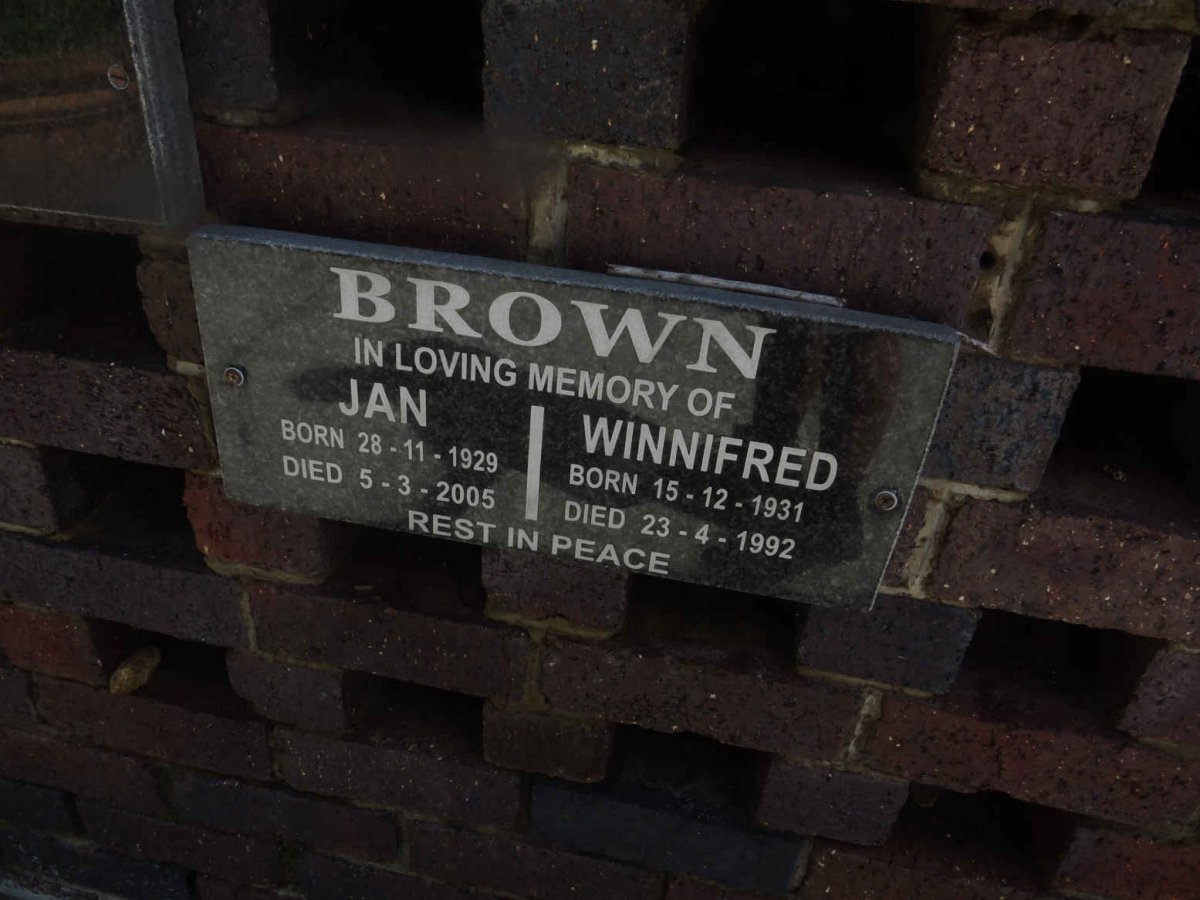 BROWN Jan 1929-2005 &amp; Winnifred 1931-1992