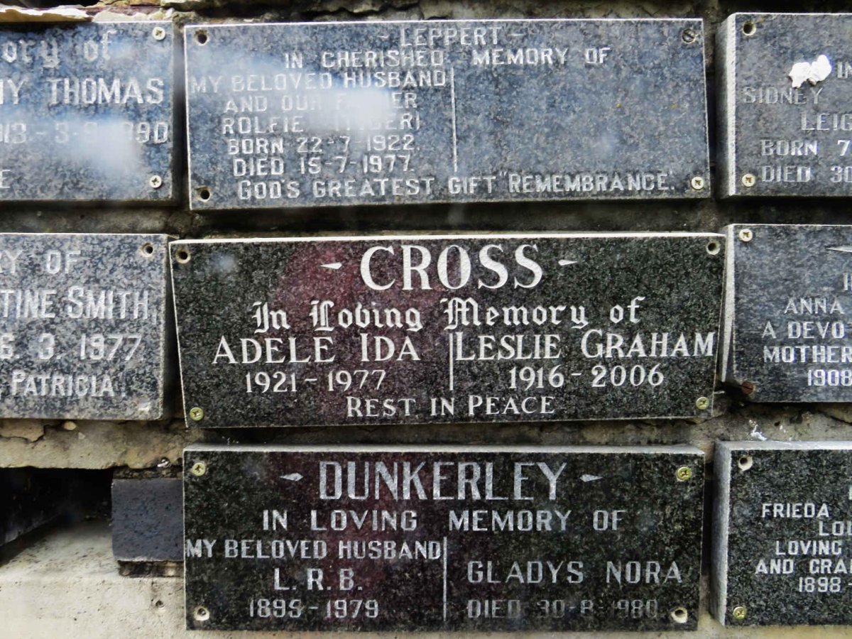 CROSS Leslie Graham 1916-2006 &amp; Adele Ida 1921-1977