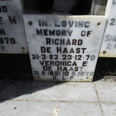 HAAST Richard, de 1882-1970 &amp; Veronica E. 1891-1972
