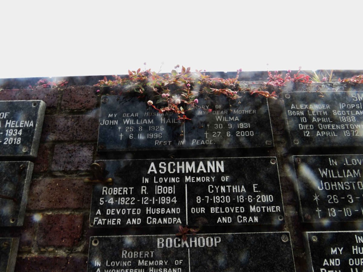HAIL John William 1925-1996 &amp; Wilma 1931-2000