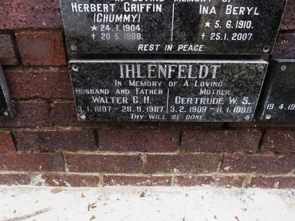 IHLENFELDT Walter C.H. 1907-1987 &amp; Gertrude W.S. 1909-1998
