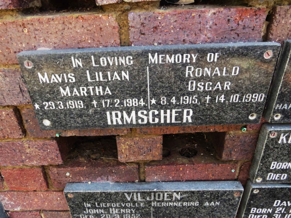 IRMSCHER Ronald Oscar 1915-1990 &amp; Mavis Lilian Martha 1919-1984