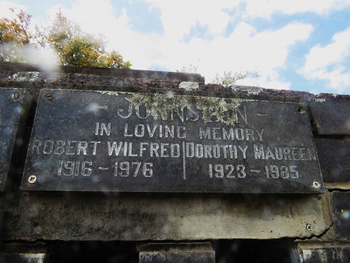 JOHNSTON Robert Wilfred 1916-1976 &amp; Dorothy Maureen 1923-1985