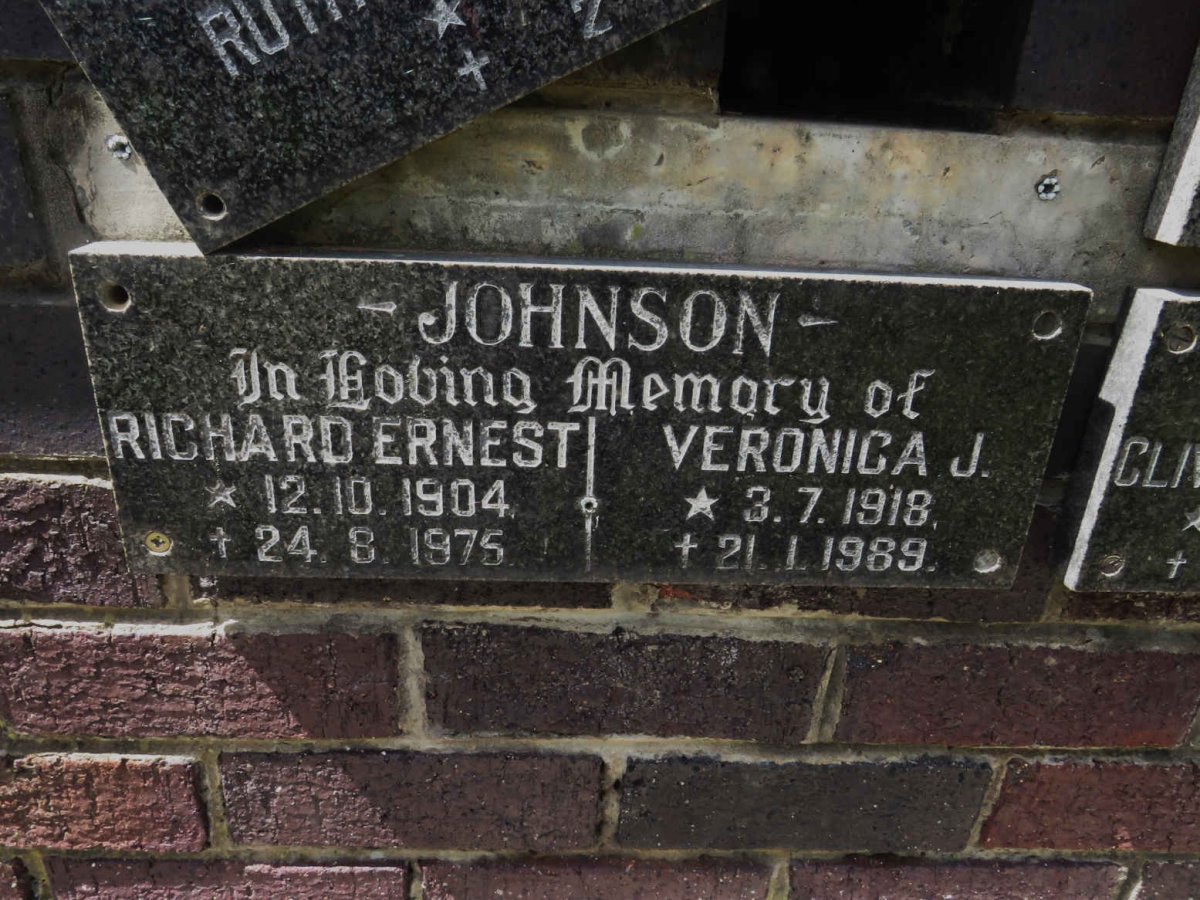 JOHNSON Richard Ernest 1904-1975 &amp; Veronica J. 1918-1989
