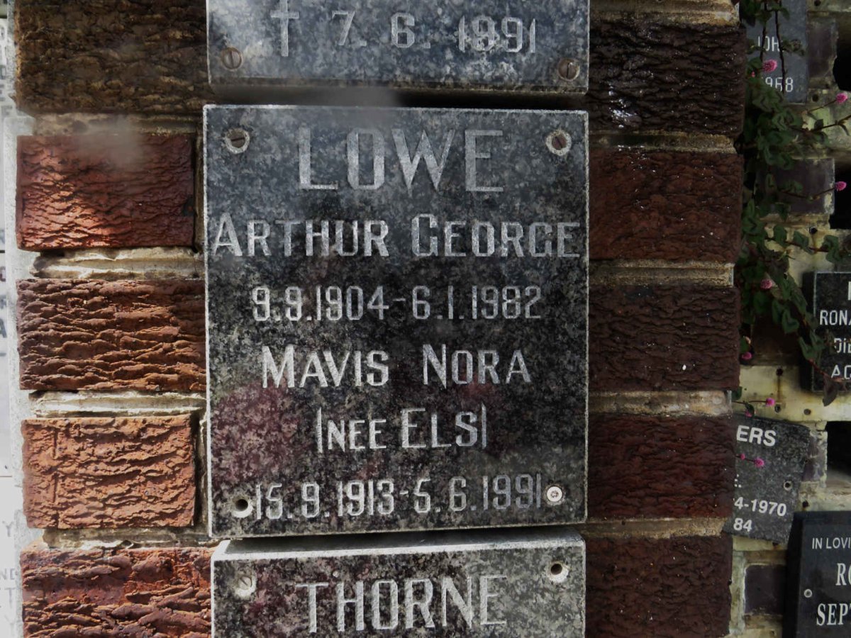 LOWE Arthur George 1904-1982 &amp; Mavis Nora ELS 1913-1991