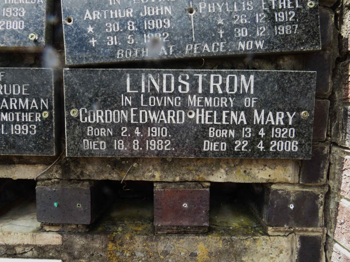 LINDSTROM Gordon Edward 1910-1982 &amp; Helena Mary 1920-2006